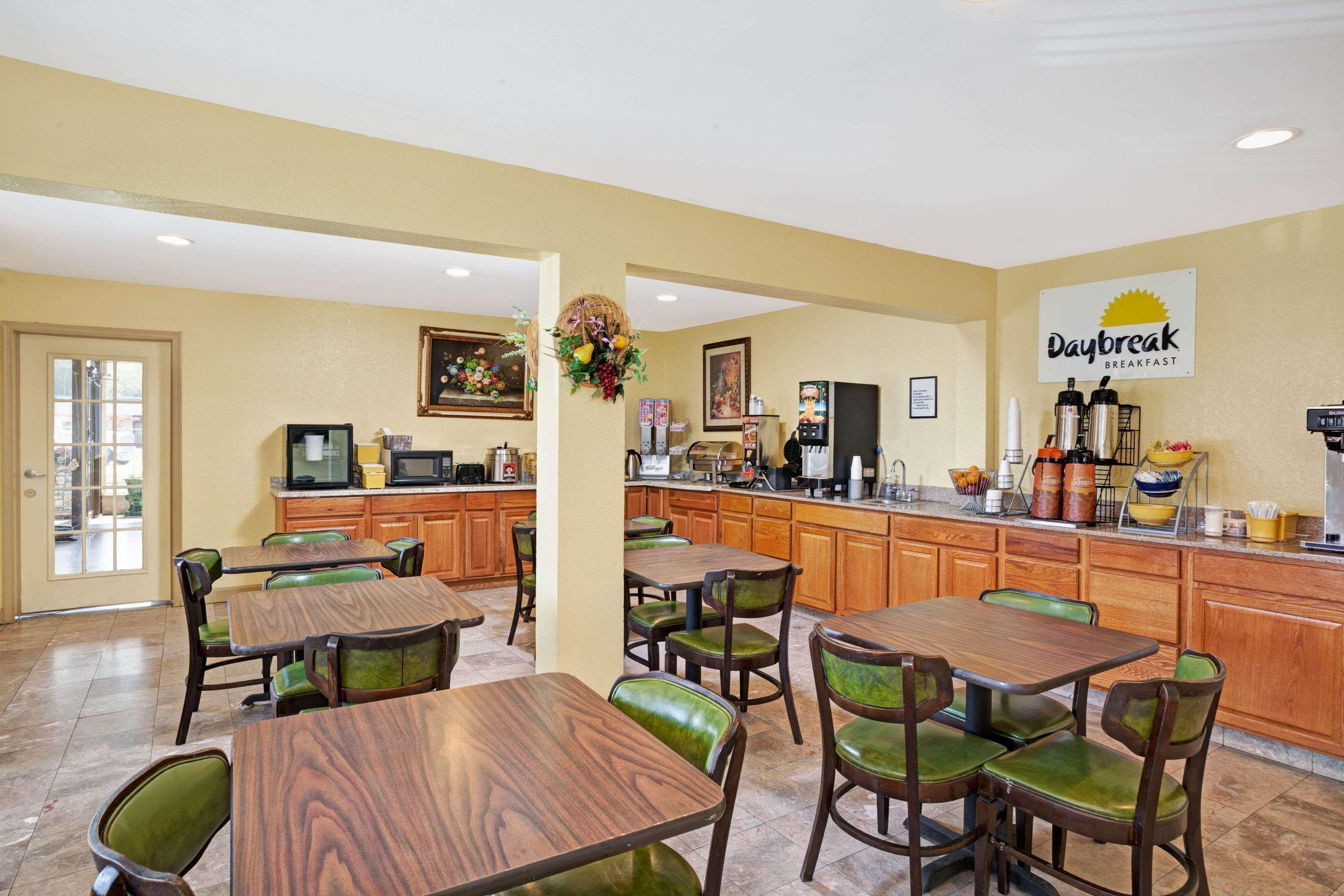Days Inn By Wyndham Newport News Luaran gambar