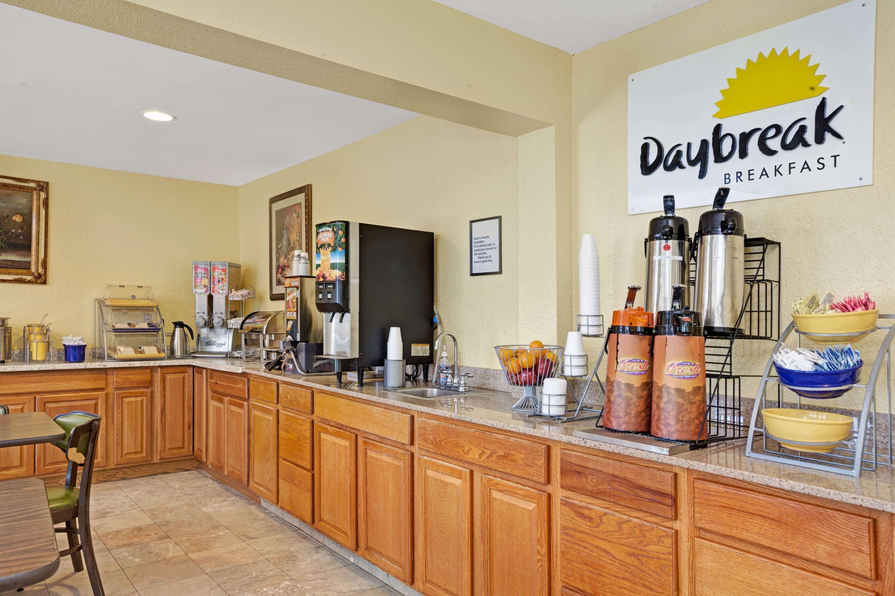 Days Inn By Wyndham Newport News Luaran gambar