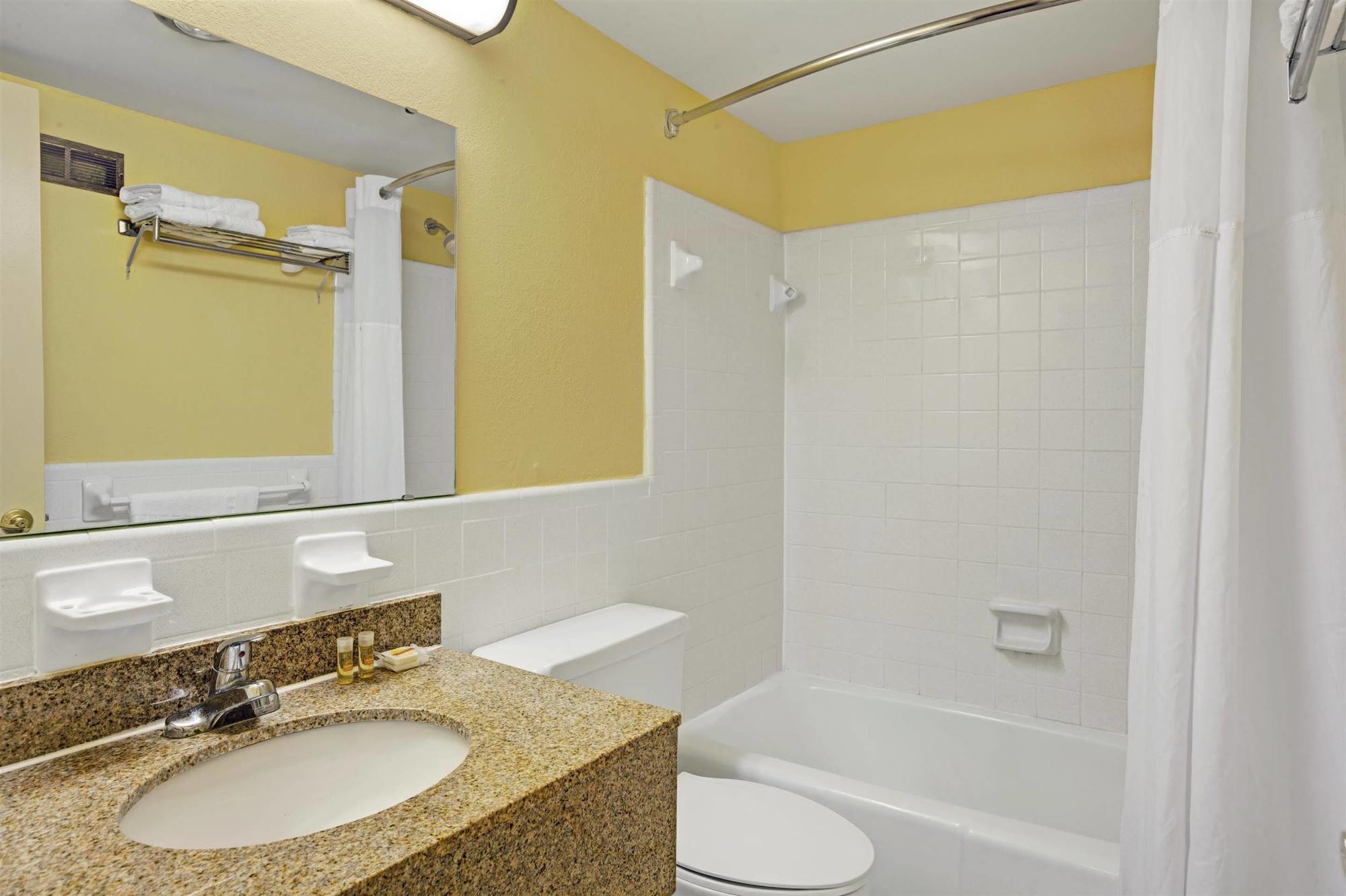 Days Inn By Wyndham Newport News Luaran gambar